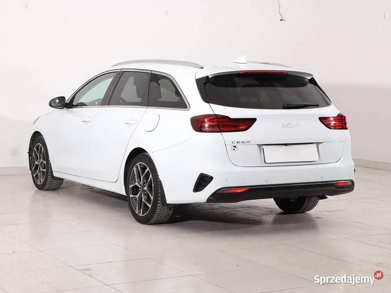 Używany Kia Ceed 160 KM (117 kW) 2022 Biały Hatchback