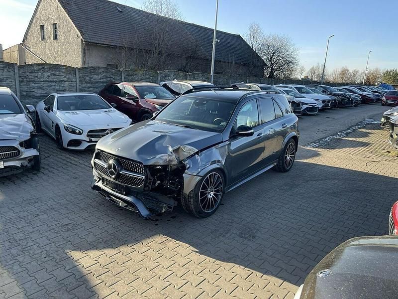 Używany Mercedes GLE400 AMG line 330 KM (242 kW) 2023 Czarny SUV