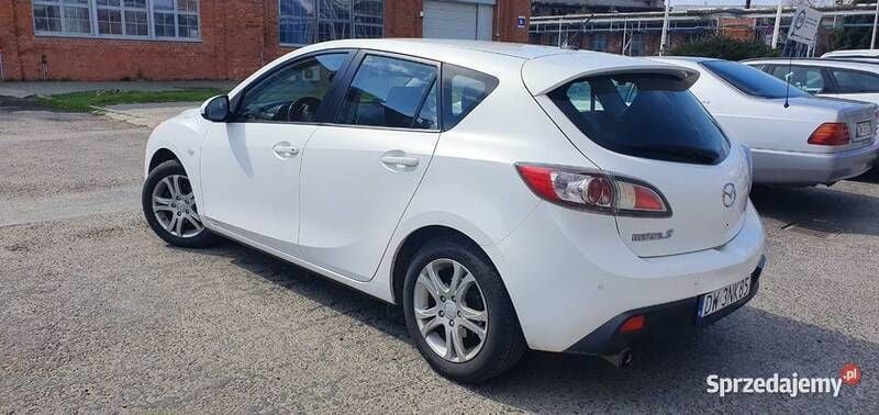 Używany Mazda 3 Exclusive 105 KM (77 kW) 2010 Biały Hatchback