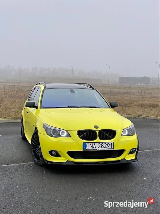 Żółty Używany 2007 BMW 525 Kombi | 37 000 zł - Obraz 1/4