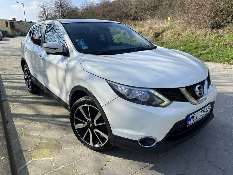 Biały Używany 2015 Nissan Qashqai SUV | 50 999 zł (Uczciwa cena) - Obraz 1/4