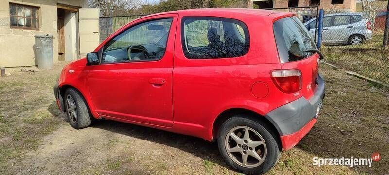 Używany Toyota Yaris 2000 Czerwony Hatchback