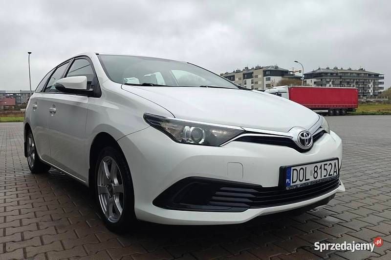 Biały Używany 2016 Toyota Auris Kombi | 33 000 zł (Uczciwa cena) - Obraz 1/4