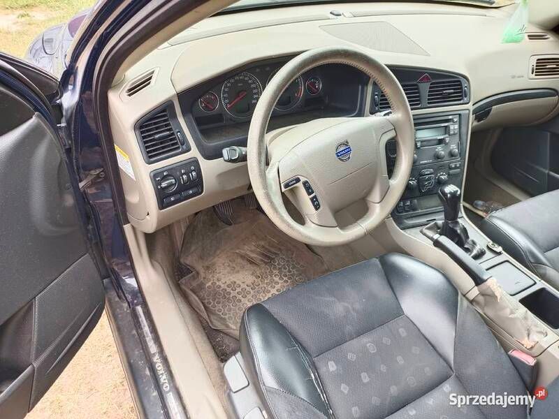 Granatowy Używany 2004 Volvo V70 Kombi | 6500 zł (Uczciwa cena) - Obraz 1/4