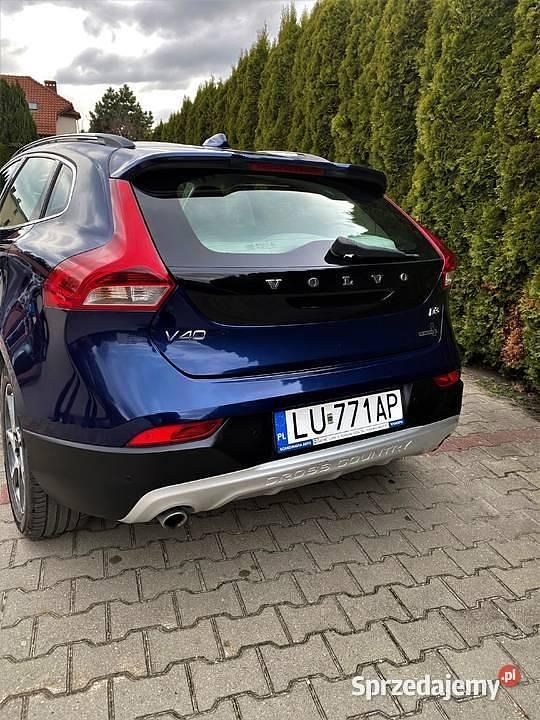 Używany Volvo V40 Ocean Race 2014 Granatowy Hatchback