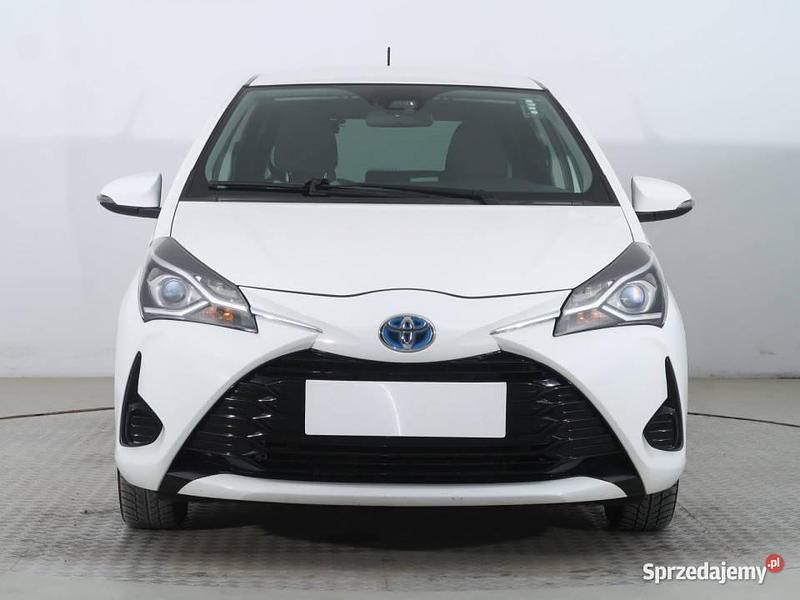 Biały Używany 2018 Toyota Yaris Hybrid Hatchback | 52 999 zł (Dobra cena) - Obraz 1/4