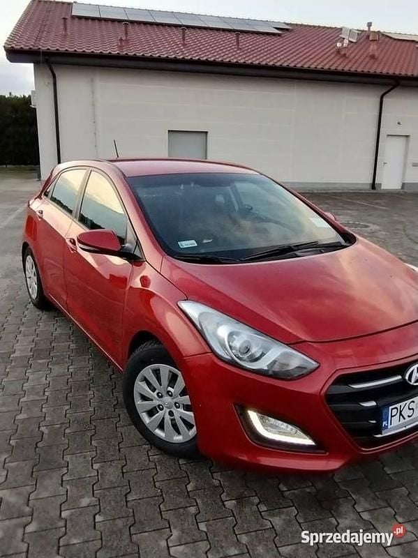 Używany Hyundai i30 2015 Czerwony Hatchback