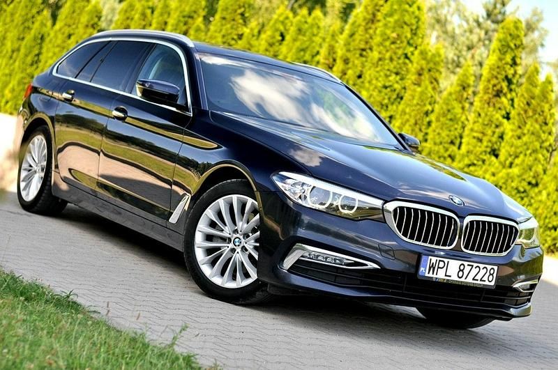 Niebieski ciemny (metalik, perła) Używany 2018 BMW 520 Luxury Line Kombi | 79 900 zł (Super Cena) - Obraz 1/4