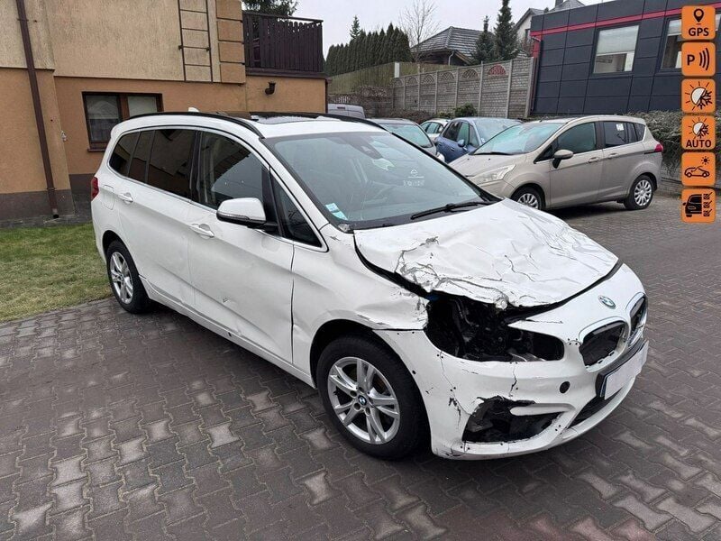 Biały Używany 2017 BMW 216 Minivan | 23 000 zł - Obraz 1/4