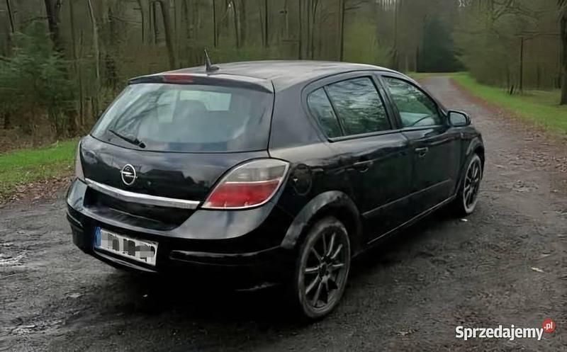 Czarny Używany 2007 Opel Astra Hatchback | 7500 zł (Uczciwa cena) - Obraz 1/4
