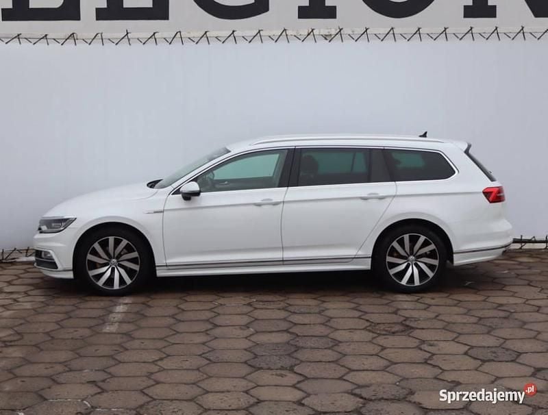 Używany VW Passat 2018 Biały Kombi