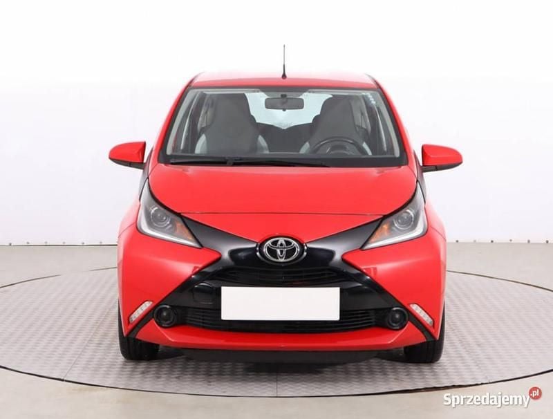 Czerwony Używany 2016 Toyota Aygo Hatchback | 32 999 zł (Uczciwa cena) - Obraz 1/4