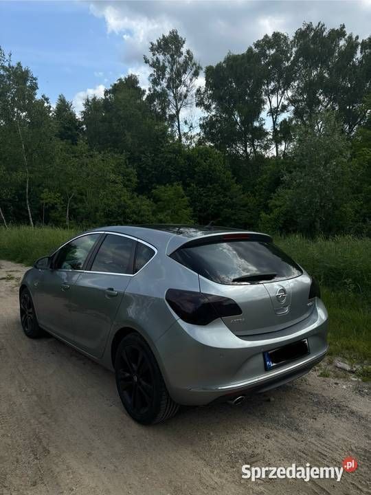 Szary Używany 2013 Opel Astra Hatchback | 31 800 zł (Uczciwa cena) - Obraz 1/4