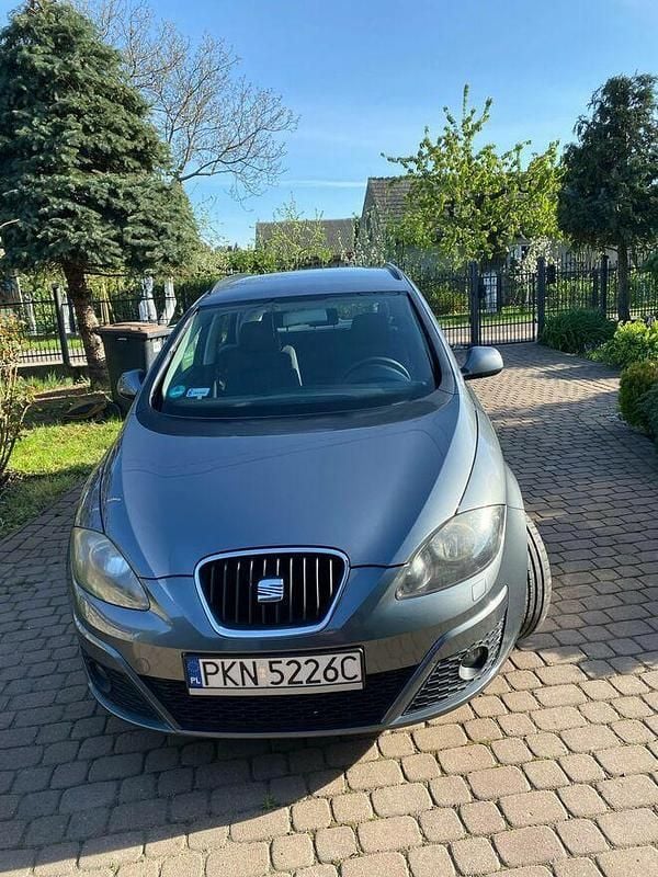 Szary Używany 2013 Seat Altea XL Minivan | 20 500 zł - Obraz 1/4