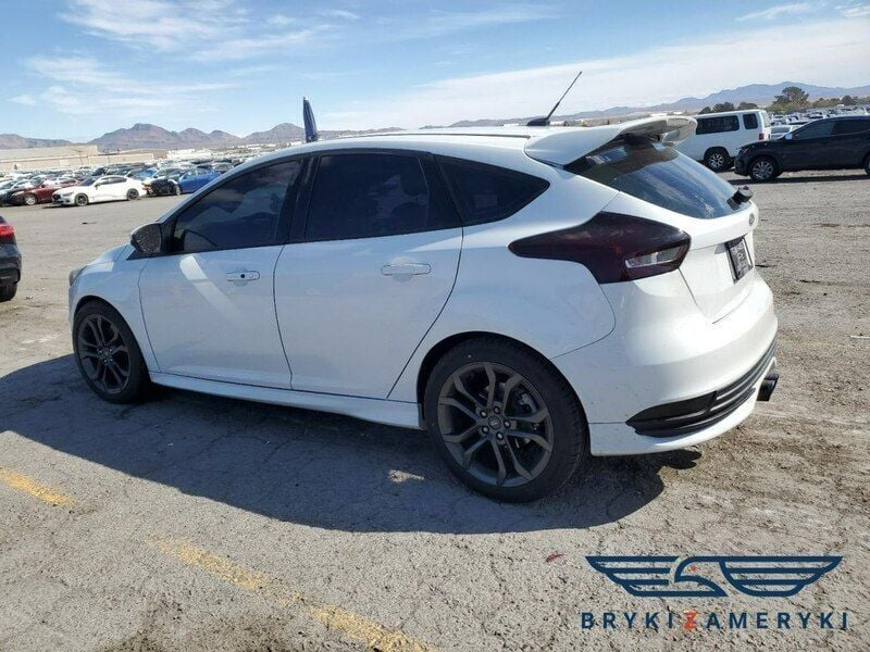 Biały Używany 2016 Ford Focus Hatchback | 37 530 zł - Obraz 1/3