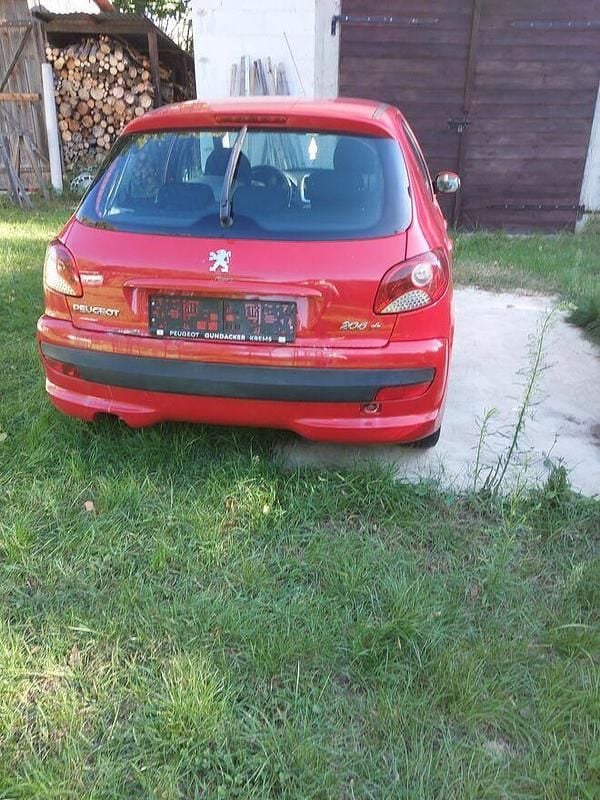 Używany Peugeot 206 2012 Czerwony Sedan/Limuzyna