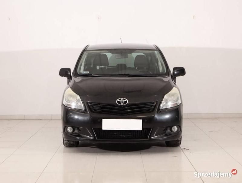Czarny Używany 2012 Toyota Verso Minivan | 29 999 zł (Dobra cena) - Obraz 1/4