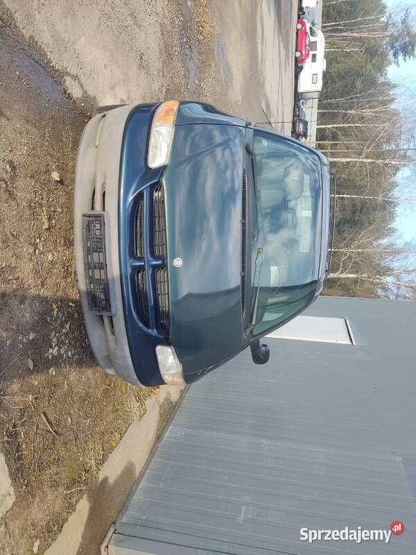 Zielony Używany 2000 Chrysler Voyager Minivan | 2750 zł - Obraz 1/4