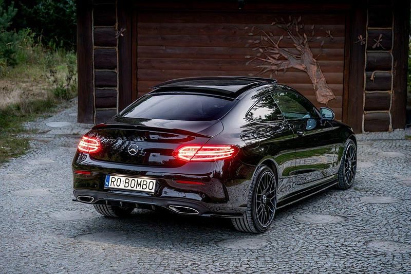Używany Mercedes C200 AMG 184 KM (135 kW) 2017 Czarny Coupe