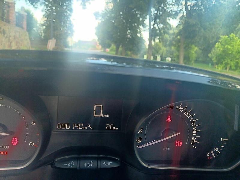 Czarny Używany 2017 Peugeot 208 Hatchback | 36 000 zł (Drogi) - Obraz 1/4