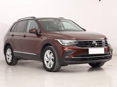 Czerwony Używany 2021 VW Tiguan SUV | 93 999 zł - Obraz 1/4
