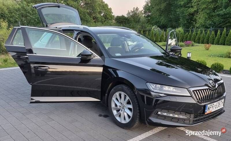 Czarny Używany 2020 Skoda Superb Ambition Kombi | 75 200 zł (Uczciwa cena) - Obraz 1/4
