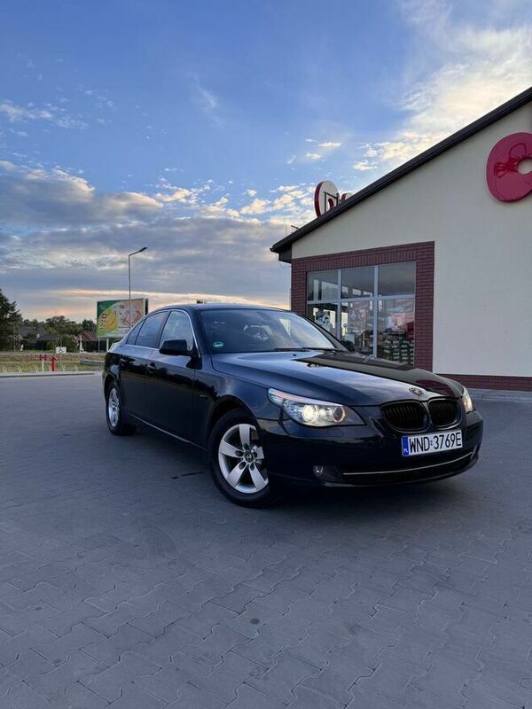 Czarny Używany 2009 BMW 520 Sedan/Limuzyna | 42 000 zł - Obraz 1/4