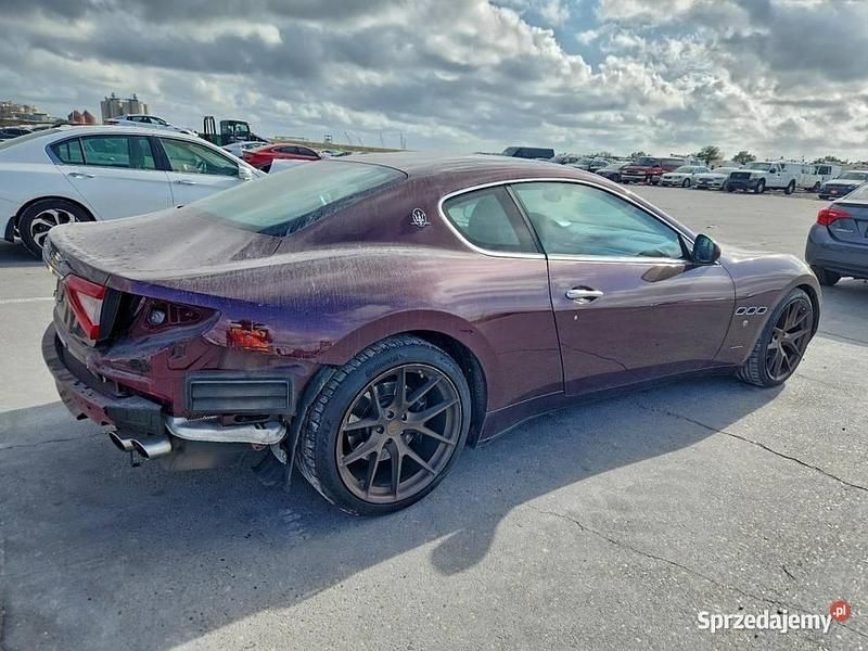 Używany Maserati Granturismo 2008 Bordowy Coupe