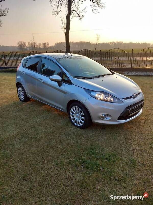 Używany Ford Fiesta 2012 Srebrny Hatchback