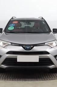 Używany Toyota RAV4 197 KM (144 kW) 2017 Srebrny SUV