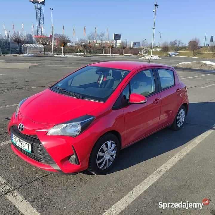Używany Toyota Yaris Active 72 KM (52 kW) 2020 Czerwony Hatchback