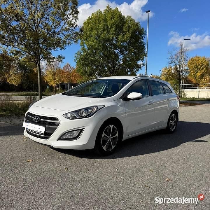 Biały Używany 2015 Hyundai i30 Kombi | 25 900 zł (Uczciwa cena) - Obraz 1/4