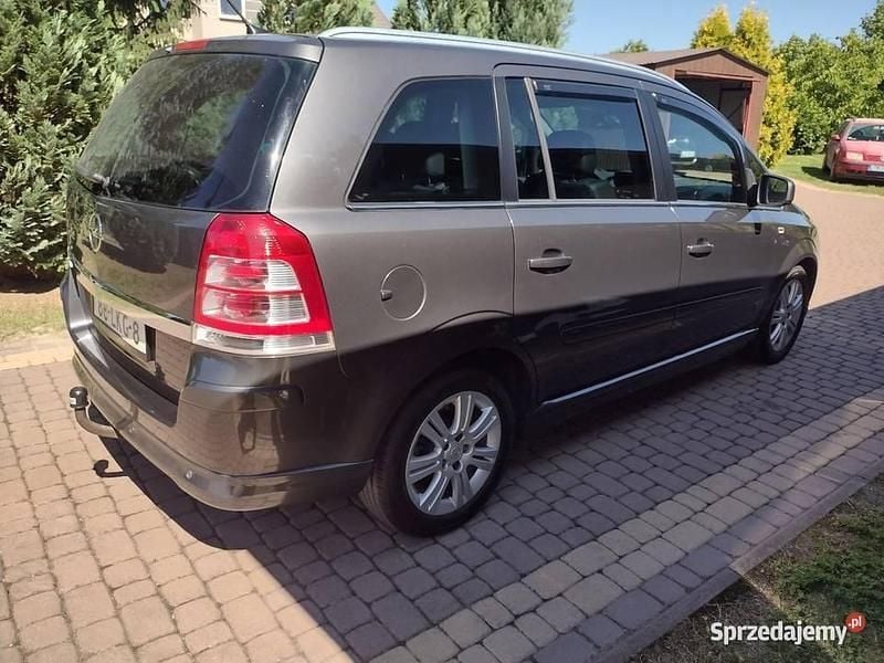 Używany Opel Zafira Cosmo 2010 Grafitowy Minivan
