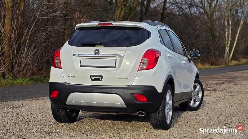 Biały Używany 2013 Opel Mokka SUV | 31 900 zł (Uczciwa cena) - Obraz 1/4