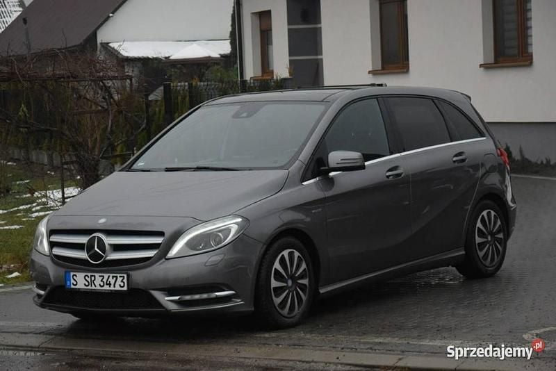 Używany Mercedes B200 155 KM (114 kW) 2011 Szary (metalik) Minivan