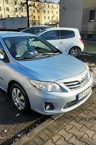 Używany Toyota Corolla Premium 132 KM (97 kW) 2011 Srebrny Sedan/Limuzyna