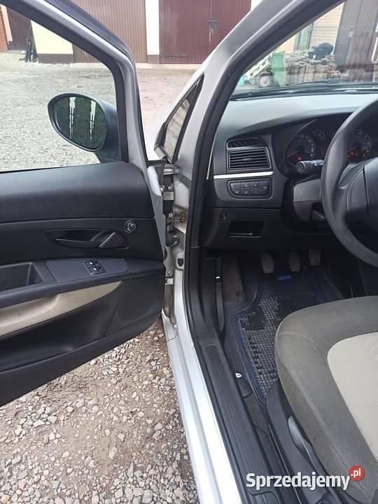 Używany 2007 Fiat Linea Sedan/Limuzyna | 5500 zł - Obraz 1/4