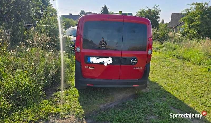 Czerwony Używany 2013 Opel Combo Minivan | 30 000 zł (Uczciwa cena) - Obraz 1/4