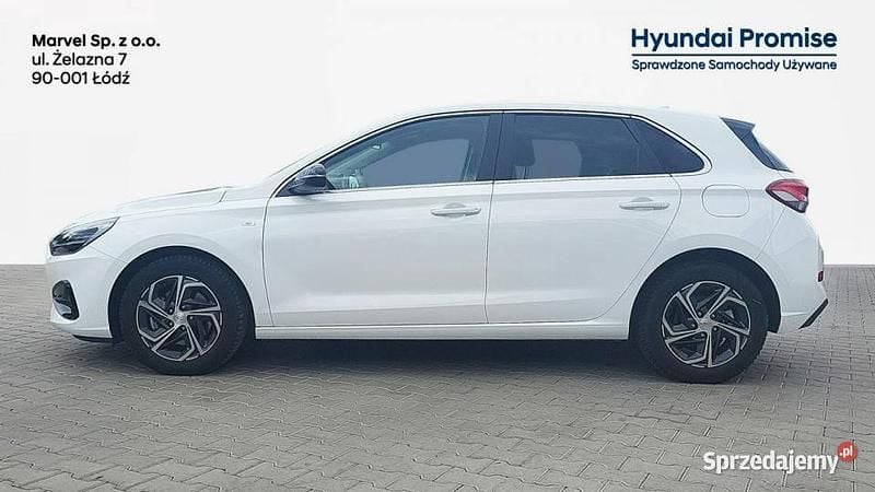 Biały Używany 2023 Hyundai i30 Hatchback | 82 900 zł (Uczciwa cena) - Obraz 1/4
