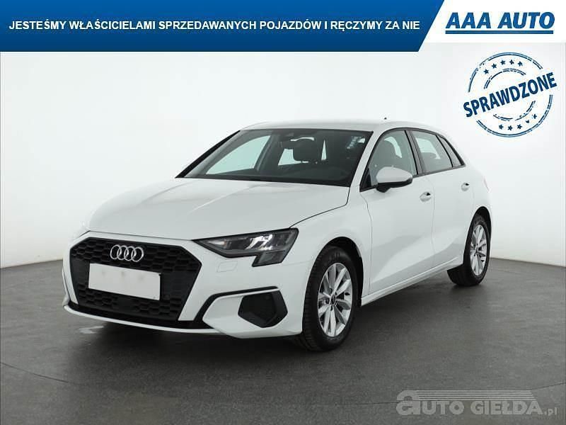 Używany Audi A3 110 KM (80 kW) 2023 Biały Sedan/Limuzyna