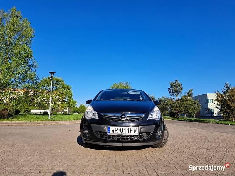 Używany Opel Corsa 2011 Czarny Sedan/Limuzyna