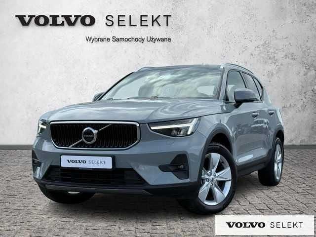 Szary Używany 2024 Volvo XC40 SUV | 157 900 zł (Uczciwa cena) - Obraz 1/3