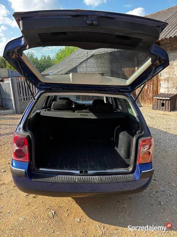 Używany VW Passat 2001 Granatowy Kombi