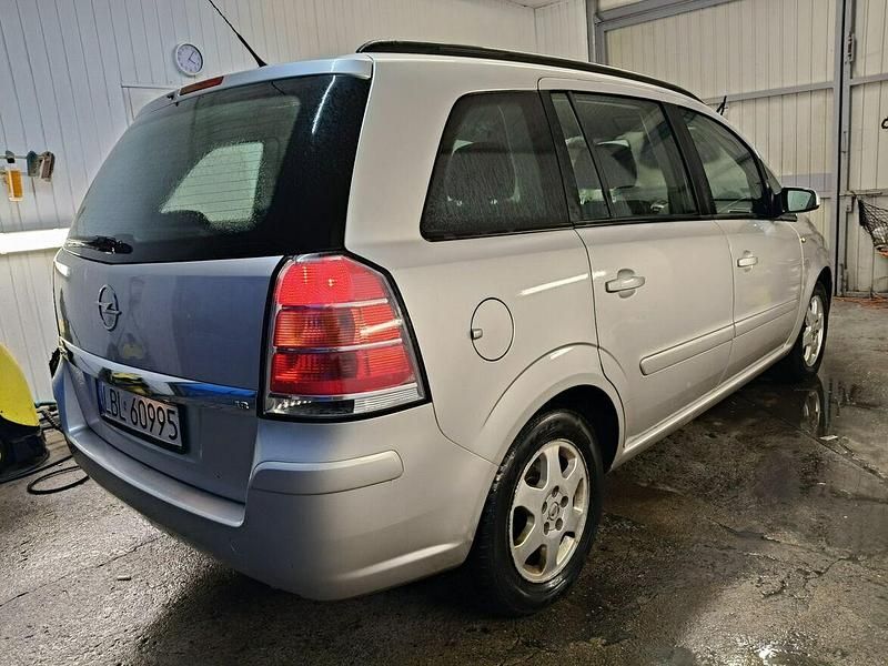 Używany Opel Zafira 140 KM (102 kW) 2006 Srebrny (metalik) Minivan