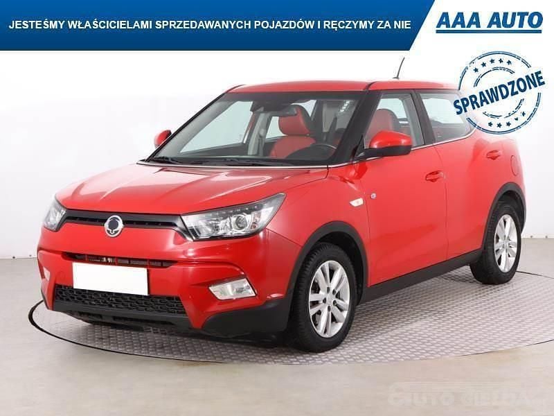 Używany Ssangyong (KGM) Tivoli 2016 Czerwony SUV