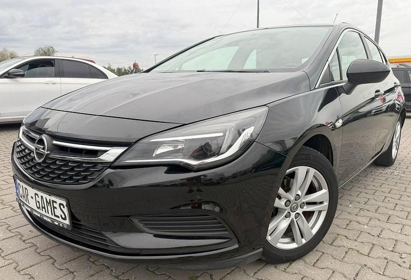 Używany Opel Astra 110 KM (80 kW) 2017 Czarny (metalik) Hatchback