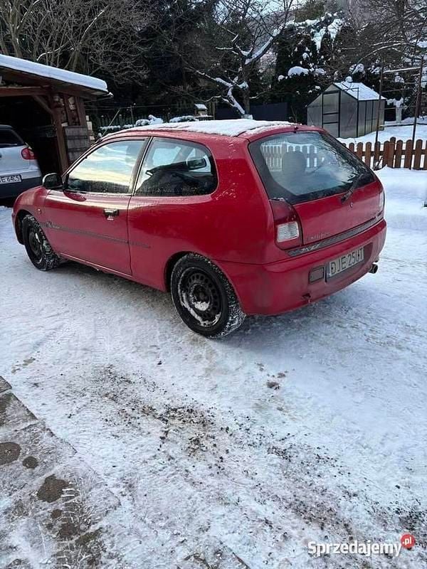 Używany Mitsubishi Colt 2000 Czerwony Hatchback