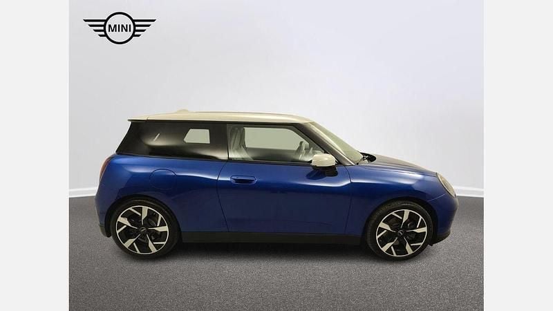 Używany Mini Cooper SE 160 kW (218 KM) 2023 Blazing blue metalizowany Hatchback