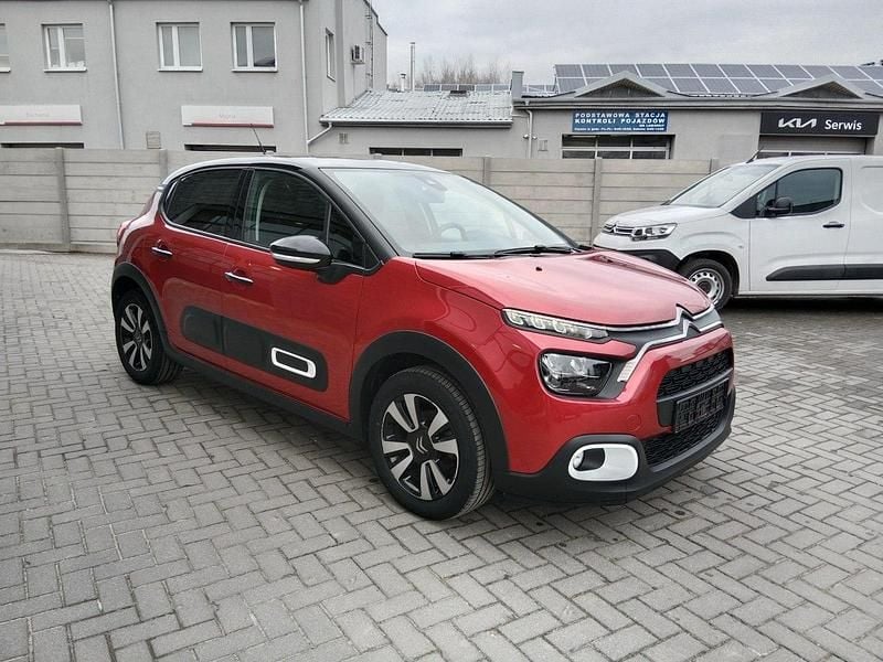 Używany Citroën C3 Shine 83 KM (61 kW) 2023 Czerwony ciemny Hatchback