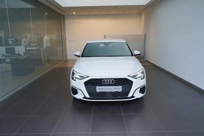 Używany Audi A3 Sportback 150 KM (110 kW) 2023 Biały Hatchback